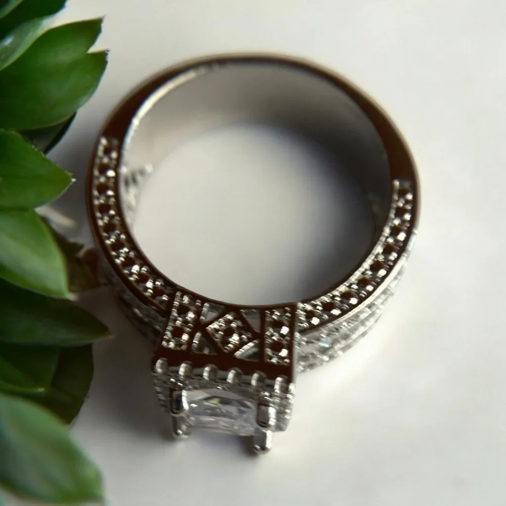 🆕 Solitaire & baguette stainless steel elegant ring silver